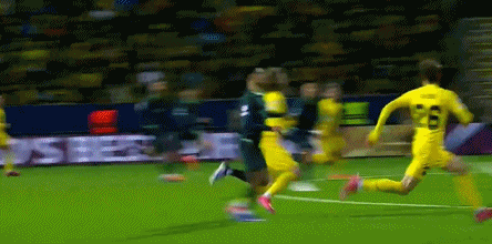 1-3！哈兰德8场1球持续低迷，金球先生染红，曼城制造欧冠大冷