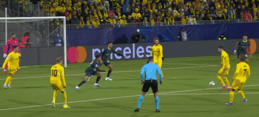 1-3！哈兰德8场1球持续低迷，金球先生染红，曼城制造欧冠大冷