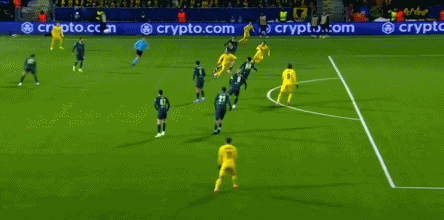 1-3！哈兰德8场1球持续低迷，金球先生染红，曼城制造欧冠大冷