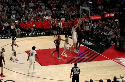 开云在线观看-巴恩斯顶着克林根双手暴扣得手，猛龙末节开局领先开拓者6分