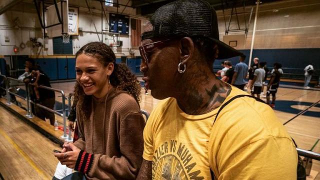 篮板王罗德曼的女儿踢足球 18岁成NWSL最年轻新秀